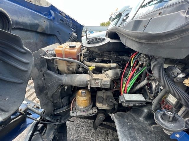 2012 FREIGHTLINER Cascadia - Image 8